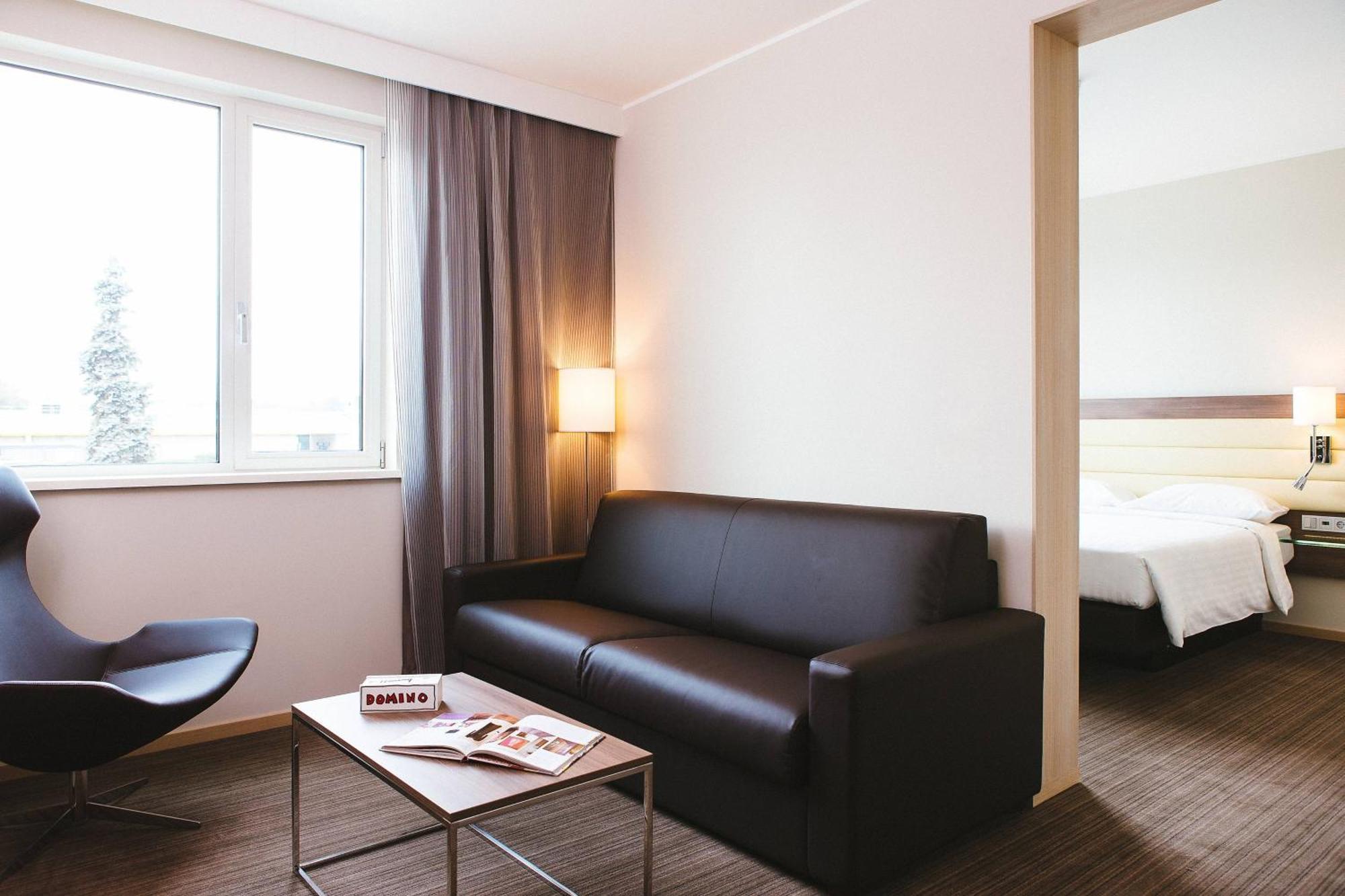 Moxy Milan Malpensa Airport Hotel Case Nuove  Bagian luar foto